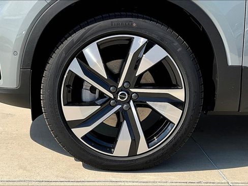 New 2026 Volvo XC40 B4 Plus w/ Protection Package Premier image 25