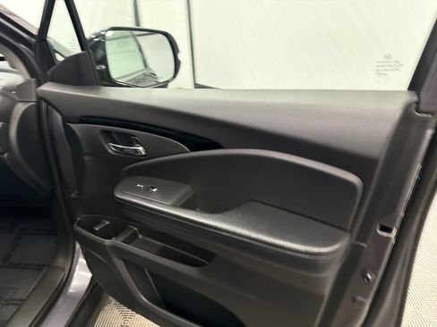 Used 2016 Honda Pilot Touring image 16