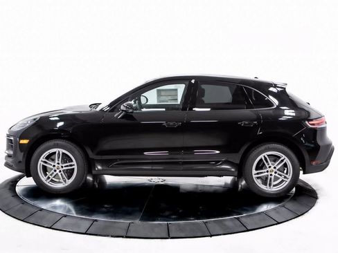 Certified 2025 Porsche Macan image 2