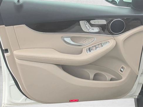 Used 2022 Mercedes-Benz GLC 300 image 12