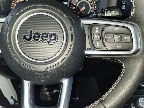 Used 2025 Jeep Wrangler Unlimited Sahara AWD/4WD image 26
