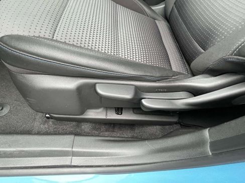Used 2025 Chevrolet Trax LT FWD image 13