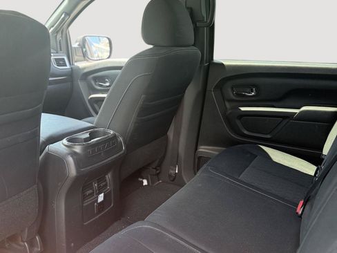Used 2018 Nissan Titan SV w/ SV Convenience Package AWD/4WD image 8