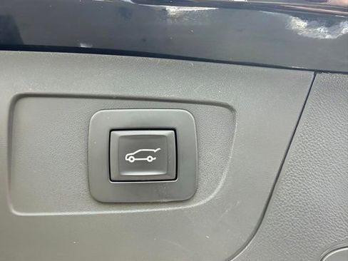 Used 2018 Buick Regal Essence w/ Driver Confidence Package #1 image 10