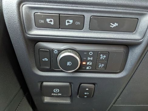 Used 2022 Ford F150 Lariat w/ FX4 Off-Road Package AWD/4WD image 46