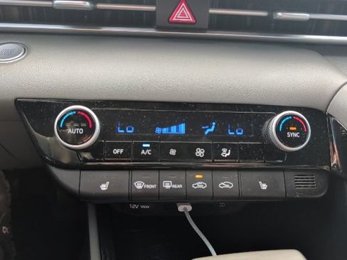 Used 2021 Hyundai Elantra SEL w/ Convenience + Premium Package FWD image 18