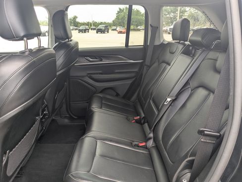 Used 2023 Jeep Grand Cherokee Limited AWD/4WD image 18