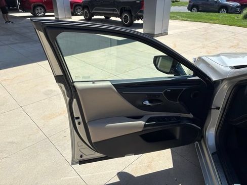 Used 2020 Lexus ES 350 w/ Luxury Package FWD image 26