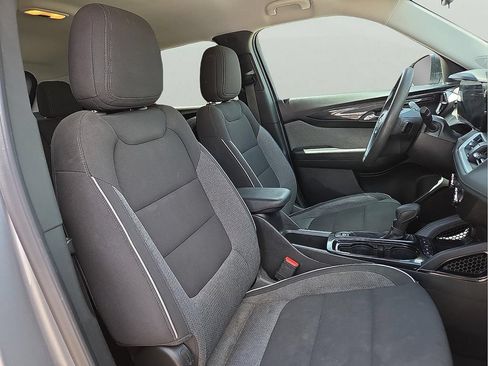 Used 2024 Chevrolet TrailBlazer LS w/ LS Convenience Package FWD image 9