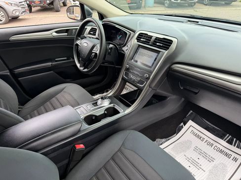 Used 2019 Ford Fusion SE image 19