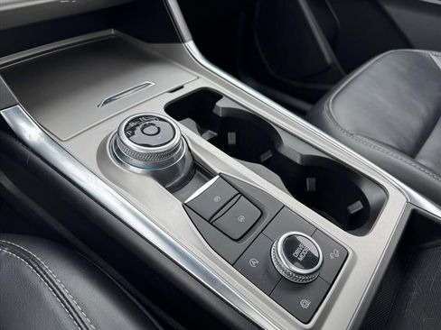 Used 2022 Ford Explorer XLT w/ Equipment Group 202A image 22