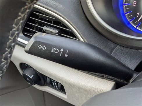 Used 2024 Chrysler Pacifica Touring-L image 25