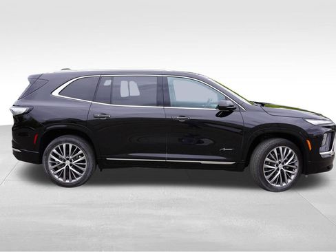 Used 2025 Buick Enclave Avenir AWD/4WD image 3