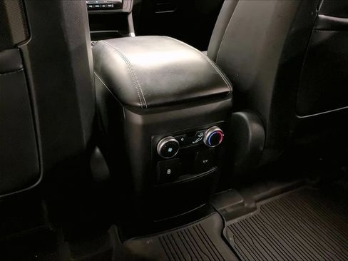 Used 2020 Ford Explorer XLT w/ Equipment Group 202A AWD/4WD image 39