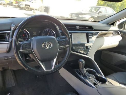 Used 2018 Toyota Camry XLE FWD image 12