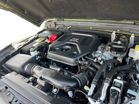 Used 2022 Jeep Wrangler Unlimited Sahara w/ Cold Weather Group image 12