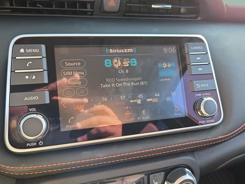 Used 2020 Nissan Kicks SR w/ SR Premium Package FWD image 17