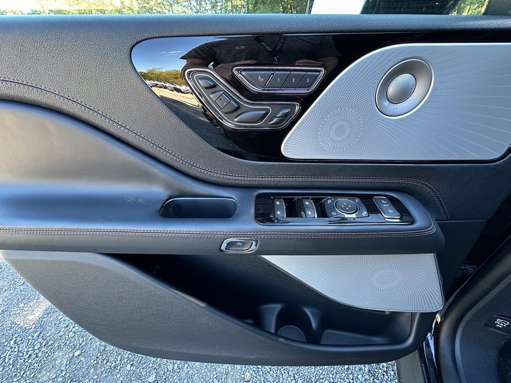 New 2026 Lincoln Aviator Black Label w/ Jet Appearance Package AWD/4WD image 18
