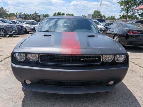 Used 2014 Dodge Challenger SXT RWD image 2