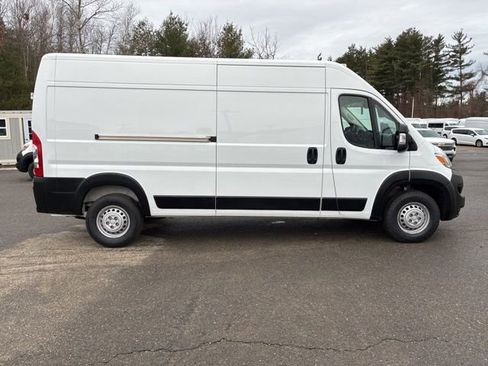 Used 2025 RAM ProMaster 2500 w/ Convenience Group FWD image 2