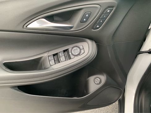 Used 2022 Buick Encore GX Essence image 13