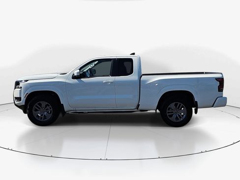 Used 2025 Nissan Frontier SV image 6