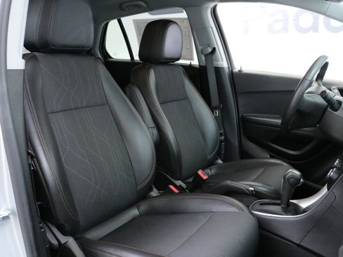 Used 2022 Chevrolet Trax LT w/ LT Convenience Package image 28