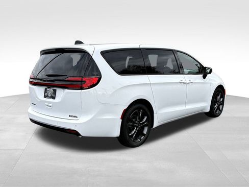 New 2026 Chrysler Pacifica Select image 7