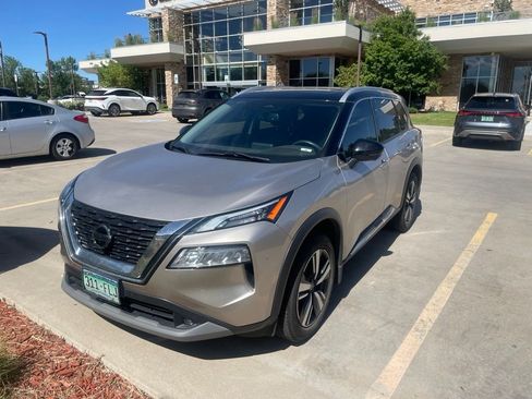Used 2021 Nissan Rogue SL AWD/4WD image 2