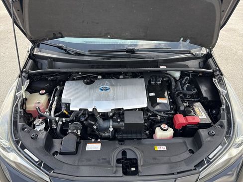 Used 2019 Toyota Prius XLE w/ Advanced Technology Package AWD/4WD image 27