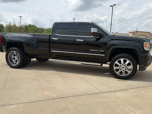 Used 2015 GMC Sierra 3500 Denali w/ Duramax Plus Package image 34
