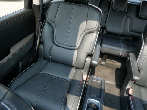Used 2025 INFINITI QX80 Sensory AWD/4WD image 12
