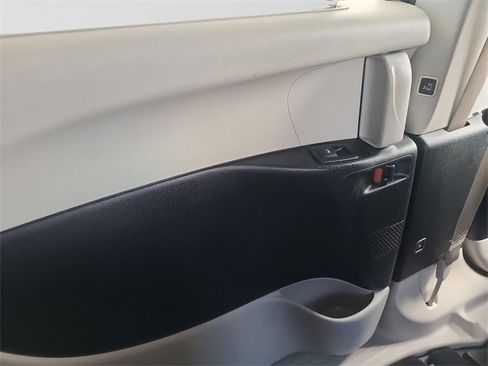 Used 2024 Chrysler Pacifica Touring-L image 20