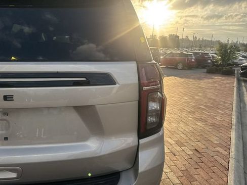 Used 2023 Chevrolet Tahoe Z71 w/ Luxury Package AWD/4WD image 11