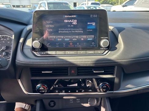 Used 2025 Nissan Rogue SV FWD image 26