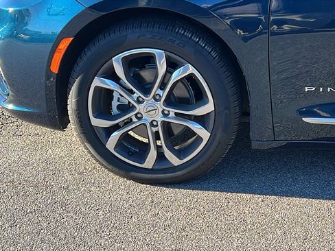 Used 2024 Chrysler Pacifica Pinnacle image 12