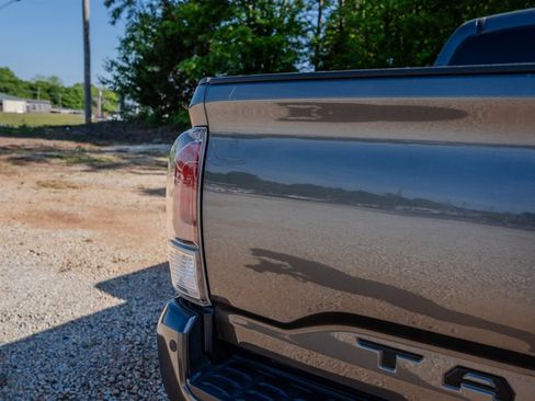 Used 2021 Toyota Tacoma TRD Sport w/ Technology Package RWD image 10