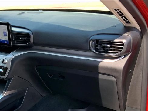 Used 2021 Ford Explorer XLT w/ Equipment Group 202A image 17