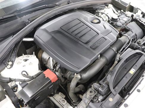 Used 2018 Jaguar F-PACE Premium image 38