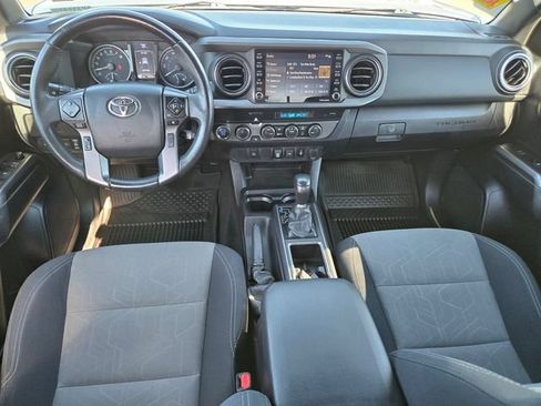Certified 2021 Toyota Tacoma TRD Off-Road AWD/4WD image 11