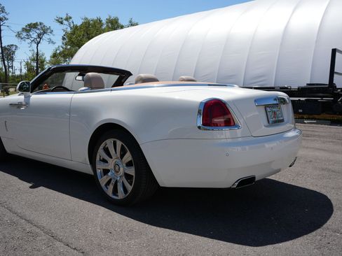 Used 2017 Rolls-Royce Dawn image 13