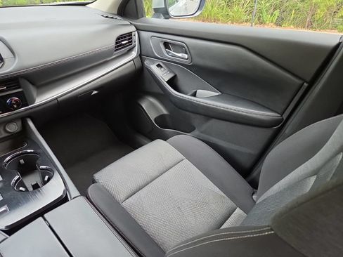 Certified 2025 Nissan Rogue SV FWD image 32