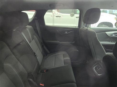 Used 2025 Chevrolet Blazer LT image 3
