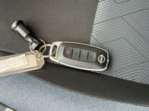 Used 2025 Nissan Versa SV FWD image 21
