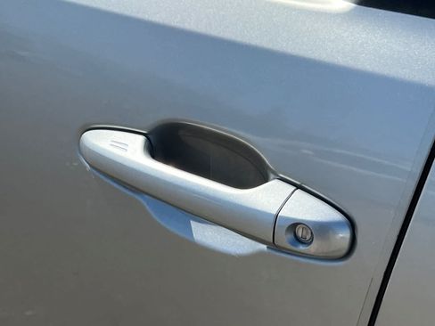 Used 2017 Toyota Tacoma TRD Off-Road AWD/4WD image 10