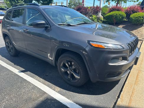 Used 2017 Jeep Cherokee Sport AWD/4WD image 1
