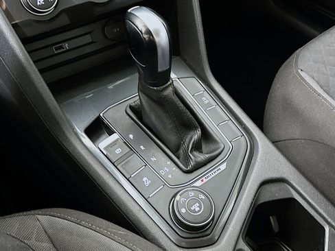 Used 2018 Volkswagen Tiguan S image 16
