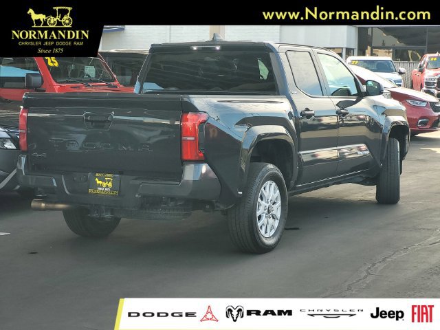 Used 2025 Toyota Tacoma SR5 AWD/4WD image 3