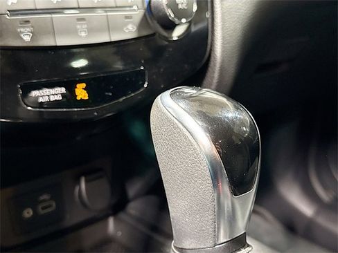Used 2020 Nissan Rogue S image 18