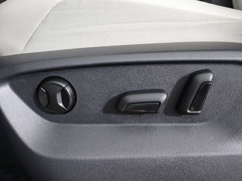Used 2018 Volkswagen Tiguan SE AWD/4WD image 31